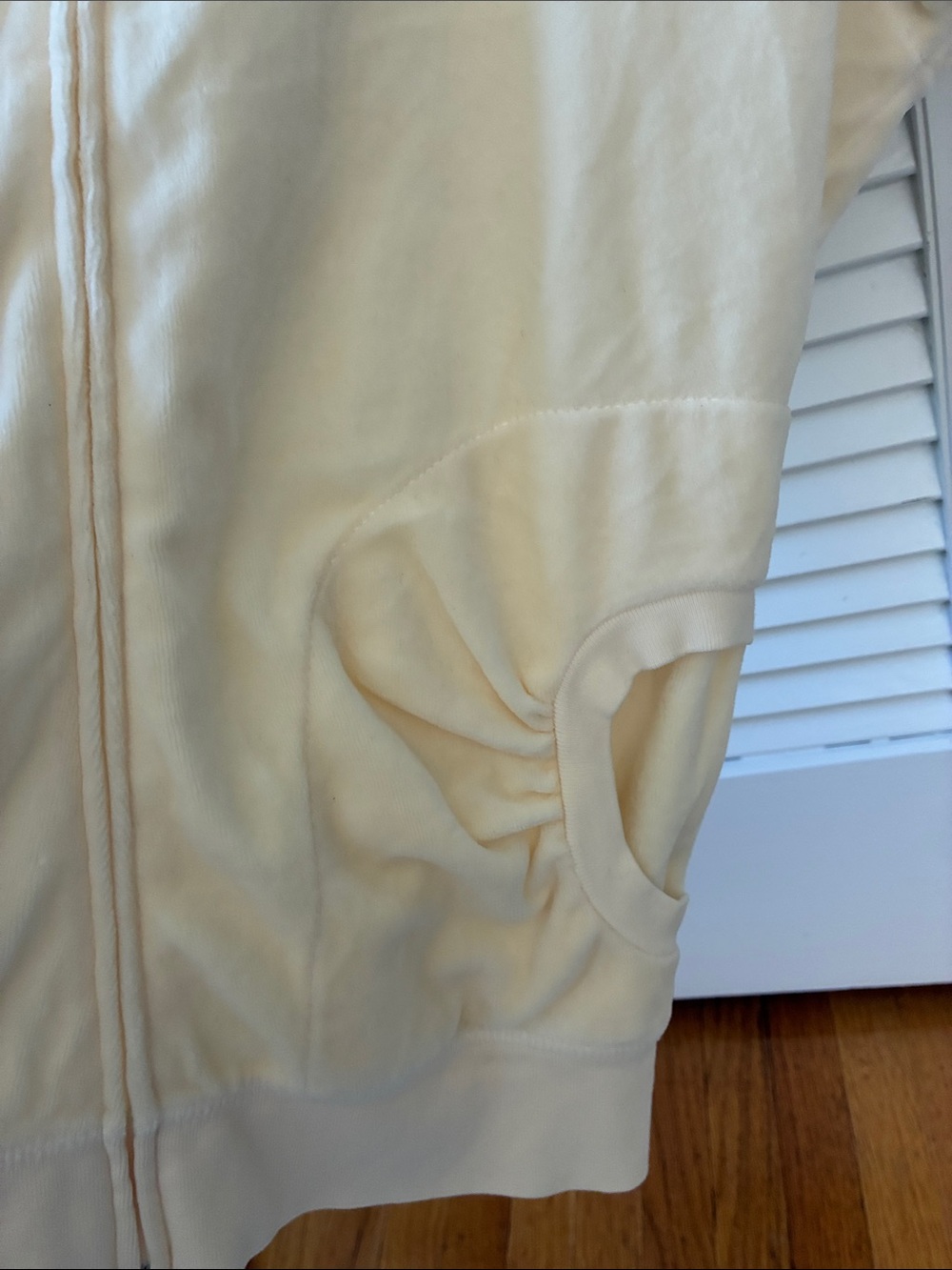 Juicy Couture Cream Hooded Zip Sweatshirt with Pink Label - Picture 4 of 5